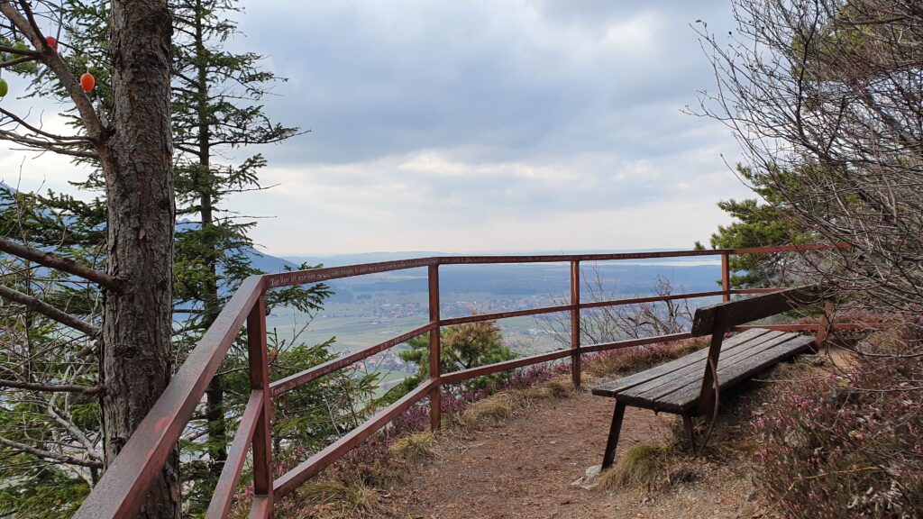 Windeck mit Aussichtsbankerl